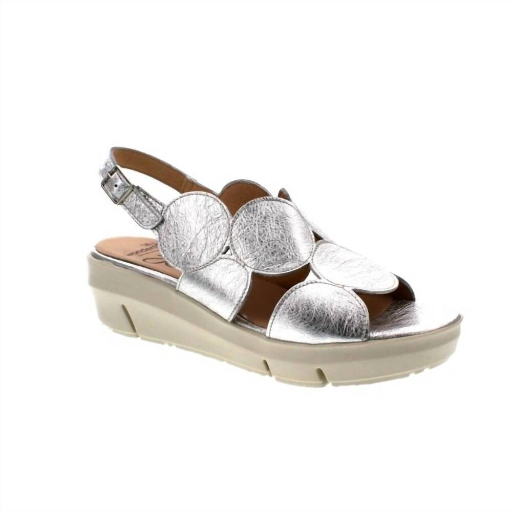 NEW WONDERS women's platform sandal in silver